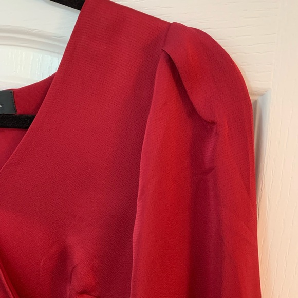 Lulu’s satin dress - Picture 8 of 11